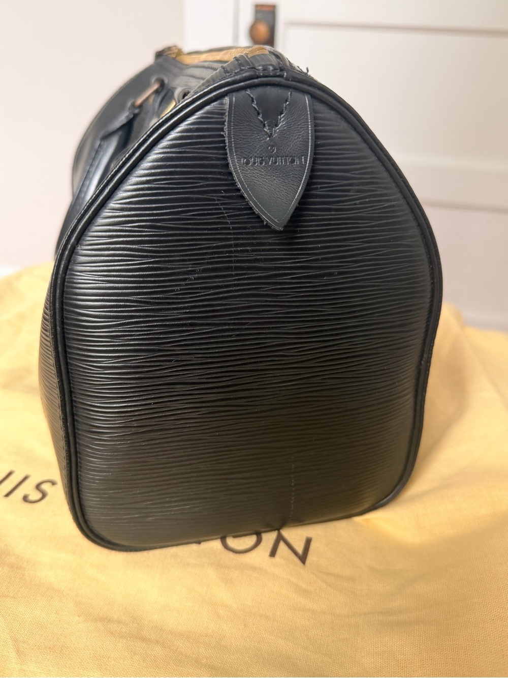 Louis Vuitton Epi Speedy 30 in Noir - Picture 4 of 6